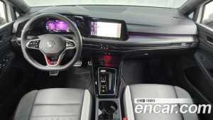 Volkswagen Golf 2.0 GTI 2024 года из Южной Кореи