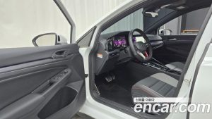 Volkswagen Golf 2.0 GTI 2024 года из Южной Кореи