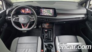 Volkswagen Golf 2.0 GTI 2024 года из Южной Кореи