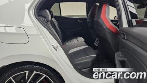 Volkswagen Golf 2.0 GTI 2024 года из Южной Кореи