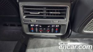 Audi Q8 55 TFSI 4WD Premium 2023 года из Южной Кореи