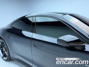 Porsche Taycan Turbo 2022 года из Южной Кореи