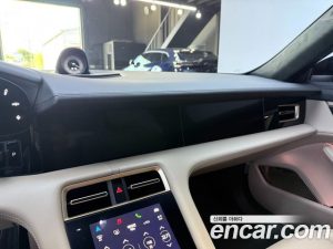 Porsche Taycan Turbo 2022 года из Южной Кореи