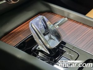Volvo XC60 T8 Ultra Bright 2025 года из Южной Кореи
