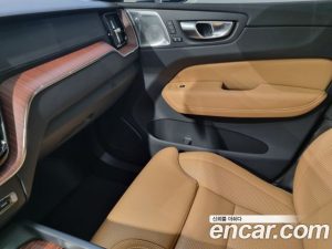 Volvo XC60 T8 Ultra Bright 2025 года из Южной Кореи