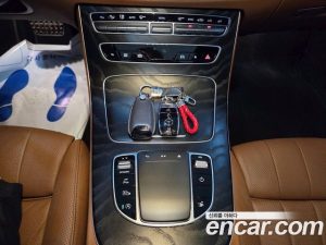 Mercedes-Benz E-Class E300d 4MATIC Coupe 2023 года из Южной Кореи