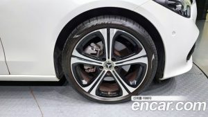 Mercedes-Benz C-Class C300 4MATIC Avantgarde 2023 года из Южной Кореи