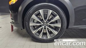 Volvo V90 B5 ULTIMATE AWD 2024 года из Южной Кореи