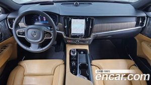 Volvo V90 B5 ULTIMATE AWD 2024 года из Южной Кореи