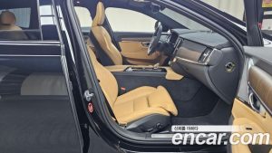 Volvo V90 B5 ULTIMATE AWD 2024 года из Южной Кореи