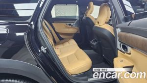 Volvo V90 B5 ULTIMATE AWD 2024 года из Южной Кореи