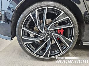Volkswagen Golf 2.0 GTI 2023 года из Южной Кореи