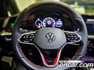 Volkswagen Golf 2.0 GTI 2023 года из Южной Кореи