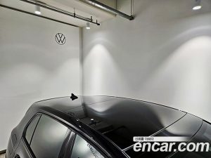 Volkswagen Golf 2.0 GTI 2023 года из Южной Кореи