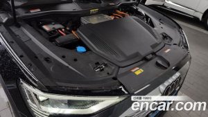 Audi Q8 e-tron 50 4WD 2024 года из Южной Кореи