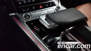 Audi Q8 e-tron 50 4WD 2024 года из Южной Кореи