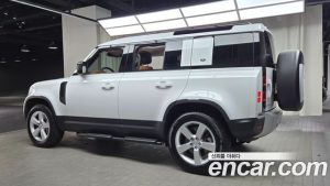 Land Rover Defender 110 D300 HSE 2023 года из Южной Кореи