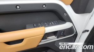 Land Rover Defender 110 D300 HSE 2023 года из Южной Кореи
