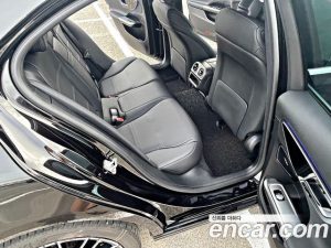Mercedes-Benz C-Class C300 4MATIC Avantgarde 2024 года из Южной Кореи