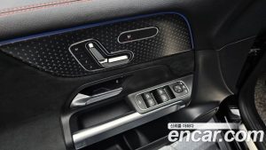 Mercedes-Benz GLB-Class GLB250 4MATIC 2024 года из Южной Кореи