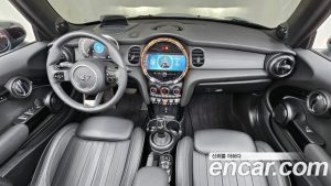 Mini Cooper Convertible Seaside Edition 2023 года из Южной Кореи