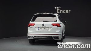 Volkswagen Tiguan 2.0 TSI R-Line 2023 года из Южной Кореи