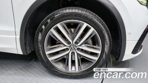 Volkswagen Tiguan 2.0 TSI R-Line 2023 года из Южной Кореи