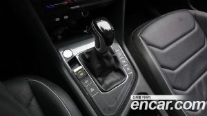 Volkswagen Tiguan 2.0 TSI R-Line 2023 года из Южной Кореи
