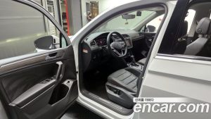 Volkswagen Tiguan 2.0 TSI R-Line 2023 года из Южной Кореи