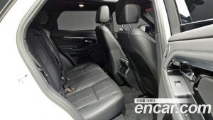 Land Rover Range Rover Evoque P250 R-Dynamic SE 2023 года из Южной Кореи