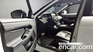 Land Rover Range Rover Evoque P250 R-Dynamic SE 2023 года из Южной Кореи