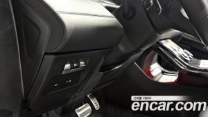 Land Rover Range Rover Evoque P250 R-Dynamic SE 2023 года из Южной Кореи