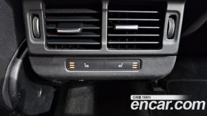 Land Rover Range Rover Evoque P250 R-Dynamic SE 2023 года из Южной Кореи