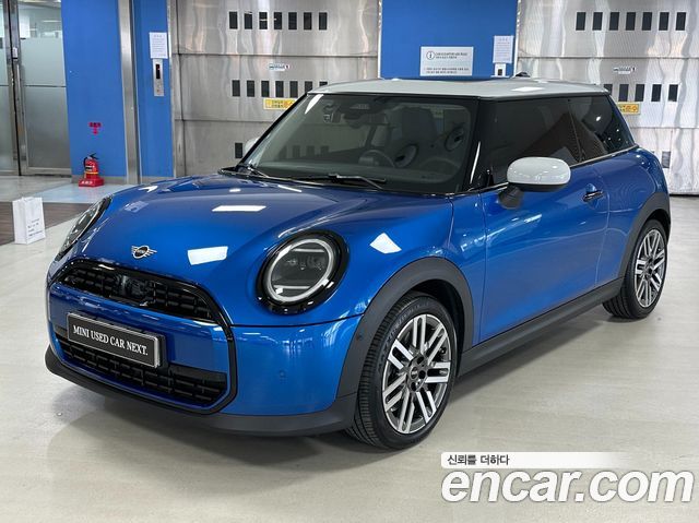 Mini Cooper CLASSIC 2025 года из Кореи