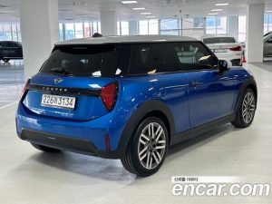 Mini Cooper CLASSIC 2025 года из Южной Кореи