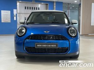 Mini Cooper CLASSIC 2025 года из Южной Кореи