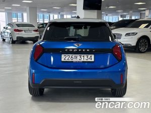 Mini Cooper CLASSIC 2025 года из Южной Кореи