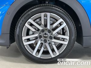 Mini Cooper CLASSIC 2025 года из Южной Кореи