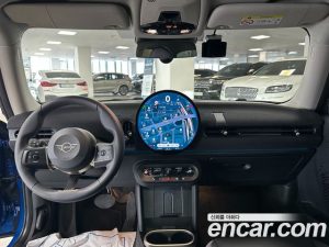 Mini Cooper CLASSIC 2025 года из Южной Кореи