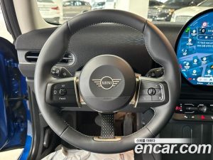 Mini Cooper CLASSIC 2025 года из Южной Кореи
