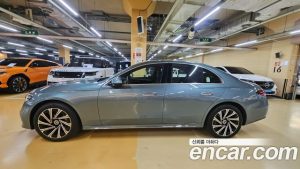 Mercedes-Benz E-Class E300 4MATIC Exclusive 2024 года из Южной Кореи