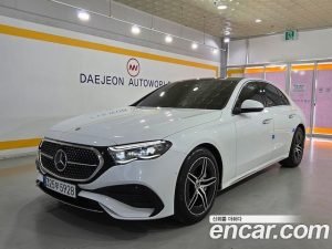 Mercedes-Benz E-Class E300 4MATIC AMG Line 2024 года из Южной Кореи