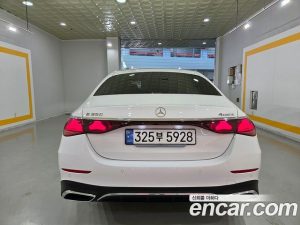 Mercedes-Benz E-Class E300 4MATIC AMG Line 2024 года из Южной Кореи