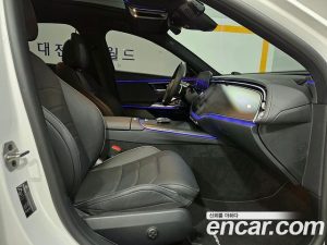 Mercedes-Benz E-Class E300 4MATIC AMG Line 2024 года из Южной Кореи