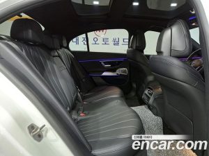 Mercedes-Benz E-Class E300 4MATIC Exclusive 2025 года из Южной Кореи