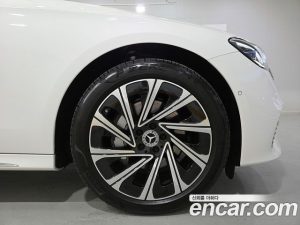 Mercedes-Benz E-Class E300 4MATIC Exclusive 2025 года из Южной Кореи