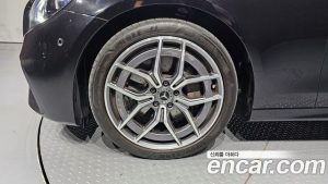 Mercedes-Benz E-Class E220d 4MATIC AMG Line 2023 года из Южной Кореи