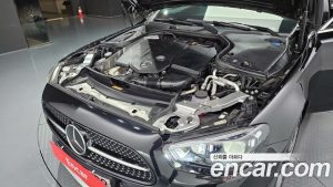 Mercedes-Benz E-Class E220d 4MATIC AMG Line 2023 года из Южной Кореи