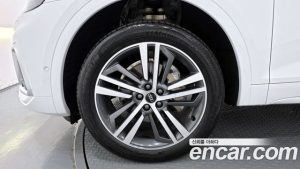 Audi Q5 40 TDI 4WD Premium 2023 года из Южной Кореи