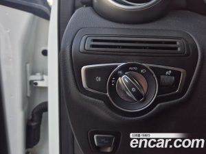 Mercedes-Benz GLC-Class GLC300e 4MATIC Coupe Premium Charger 2023 года из Южной Кореи